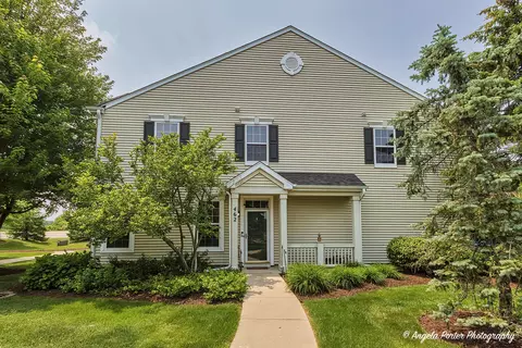 462 S Litchfield Dr, Round Lake, IL 60073
