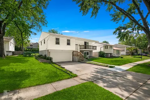 645 Thornwood Dr, Buffalo Grove, IL 60089