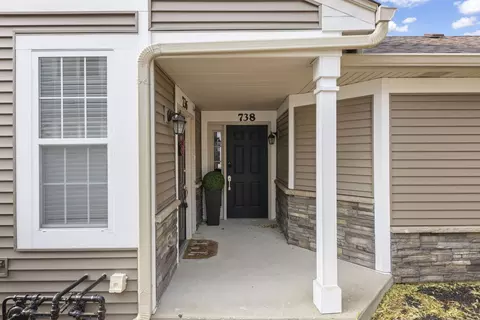 738 Woodewind Dr #738, Naperville, IL 60563