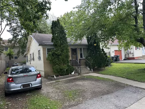 305 Shady Ln, Mundelein, IL 60060
