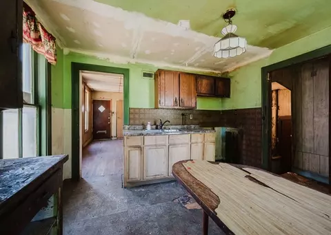 305 Richards St, Joliet, IL 60433 photo 9