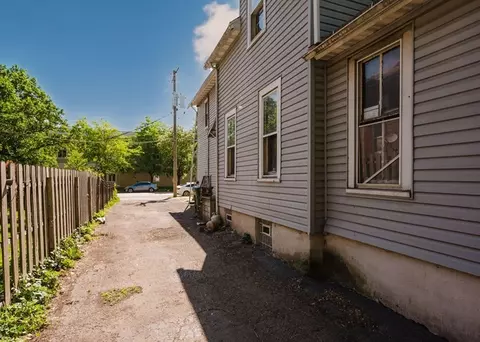 305 Richards St, Joliet, IL 60433 photo 7