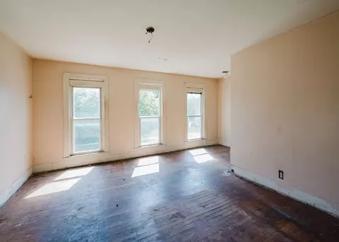 305 Richards St, Joliet, IL 60433 photo 8