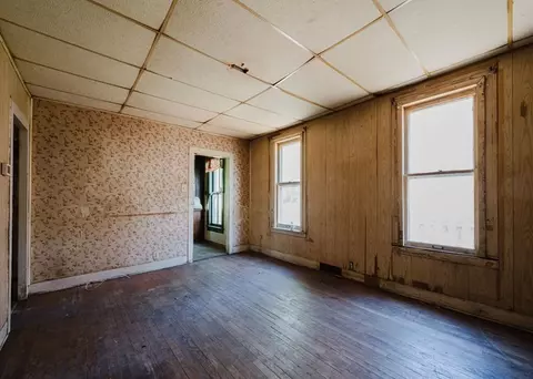 305 Richards St, Joliet, IL 60433 photo 17