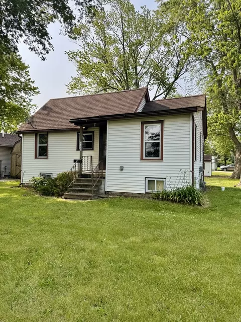 1202 E Water St, Pontiac, IL 61764
