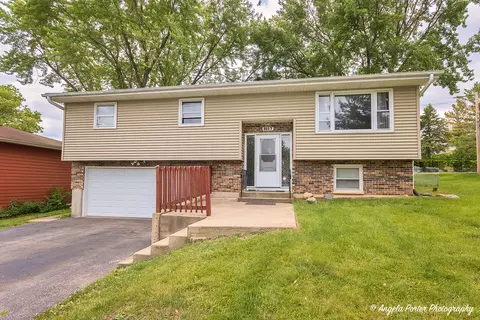 3117 W Kinley Blvd, Mchenry, IL 60050