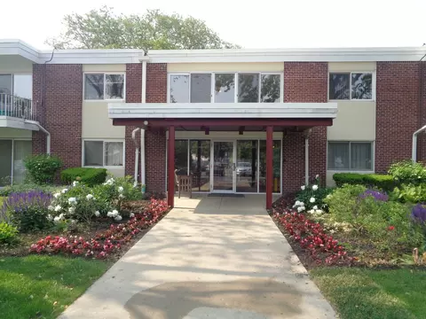 127 N Wolf Rd #52A, Wheeling, IL 60090