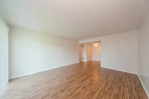 Living - 127 N Wolf Rd #52A, Wheeling, IL 60090 photo 3 of 3