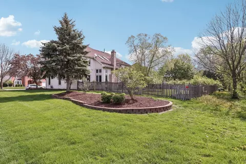 Exterior - 1337 E Thacker St, Schaumburg, IL 60173 photo 6 of 10