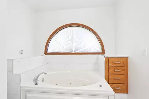 Bath - 1337 E Thacker St, Schaumburg, IL 60173 photo 5 of 7