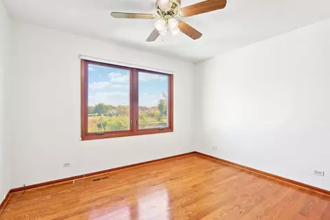 Bedroom - 1337 E Thacker St, Schaumburg, IL 60173 photo 6 of 9