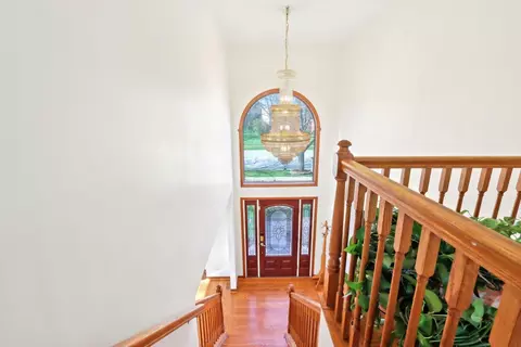 Entry Way - 1337 E Thacker St, Schaumburg, IL 60173 photo 2 of 2