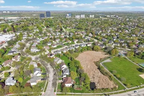 View/Area - 1337 E Thacker St, Schaumburg, IL 60173 photo 4 of 9