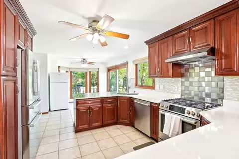 Kitchen - 1337 E Thacker St, Schaumburg, IL 60173 photo 1 of 3