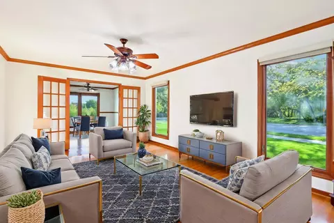 Living - 1337 E Thacker St, Schaumburg, IL 60173 photo 9 of 12