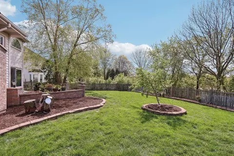 Exterior - 1337 E Thacker St, Schaumburg, IL 60173 photo 8 of 10