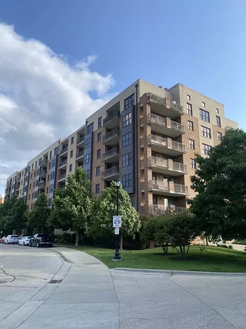 300 Anthony Ave #603, Mundelein, IL 60060
