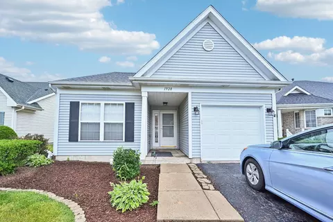 1928 Lakeside Dr, Montgomery, IL 60538