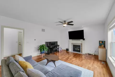 Living - 2107 Max Run Dr, Champaign, IL 61822 photo 3 of 4
