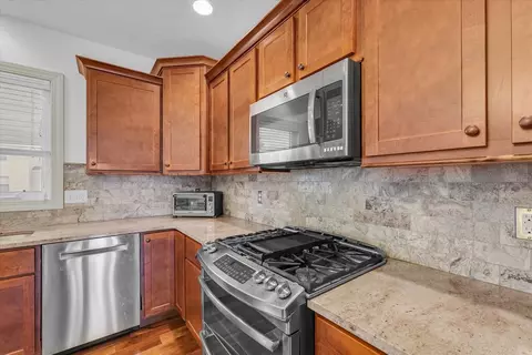 Kitchen - 2107 Max Run Dr, Champaign, IL 61822 photo 5 of 6
