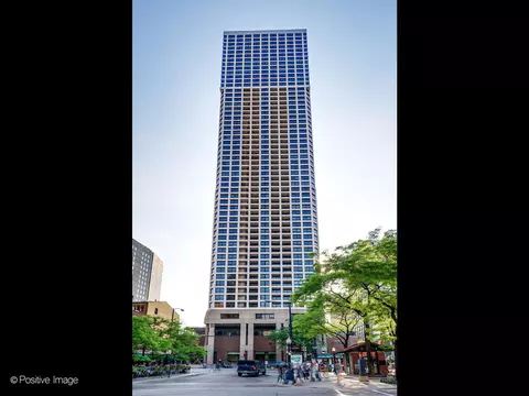 1030 N State St #44L, Chicago, IL 60610