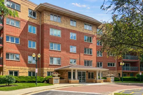 730 Creekside Dr #104, Mount Prospect, IL 60056