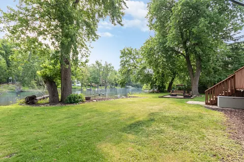 Exterior - 1237 Fox River Dr, Algonquin, IL 60102 photo 5 of 7