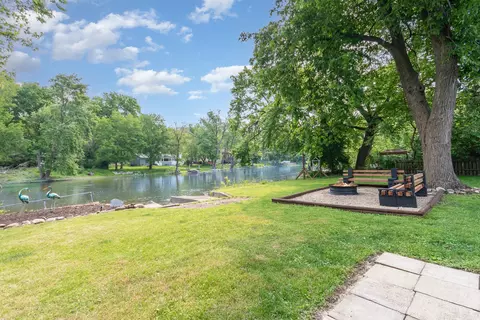 Exterior - 1237 Fox River Dr, Algonquin, IL 60102 photo 4 of 7