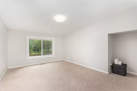 Bedroom - 1237 Fox River Dr, Algonquin, IL 60102 photo 3 of 5