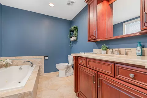 Bath - 1237 Fox River Dr, Algonquin, IL 60102 photo 2 of 4