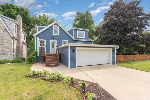 1237 Fox River Dr, Algonquin, IL 60102