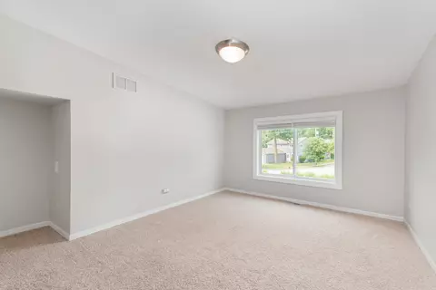 Bedroom - 1237 Fox River Dr, Algonquin, IL 60102 photo 4 of 5