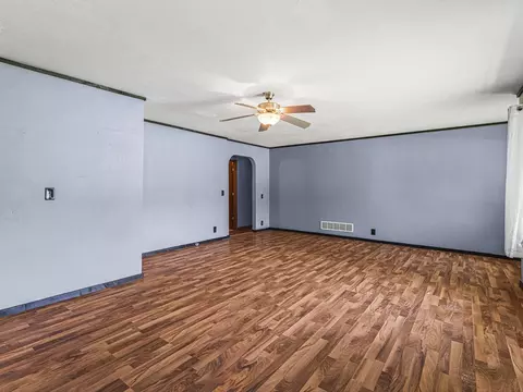 329 E 8th St, Pecatonica, IL 61063 photo 7