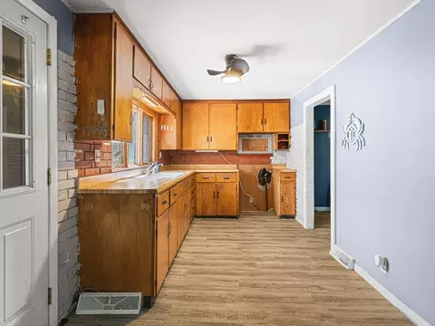 329 E 8th St, Pecatonica, IL 61063 photo 12