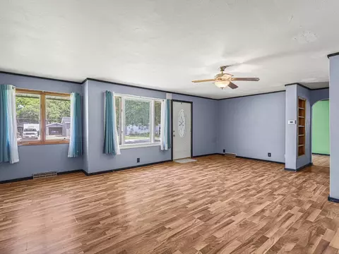 329 E 8th St, Pecatonica, IL 61063 photo 9