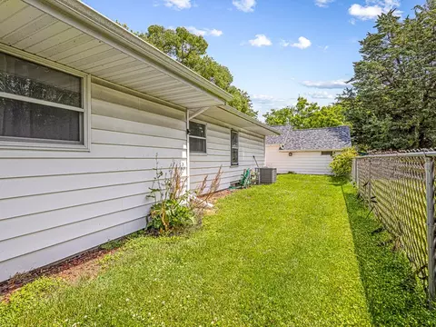 329 E 8th St, Pecatonica, IL 61063 photo 28