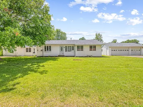 329 E 8th St, Pecatonica, IL 61063