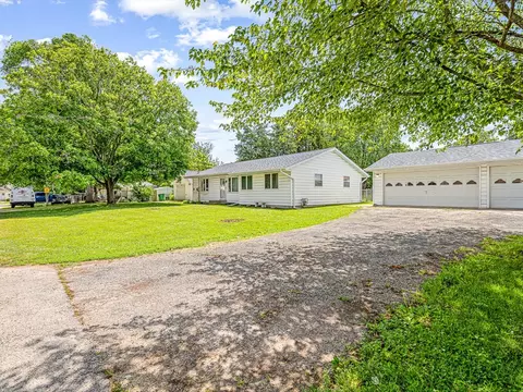 329 E 8th St, Pecatonica, IL 61063 photo 6
