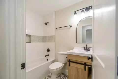 Bath - 223 E 20th Ct, Lockport, IL 60441 photo 1 of 2