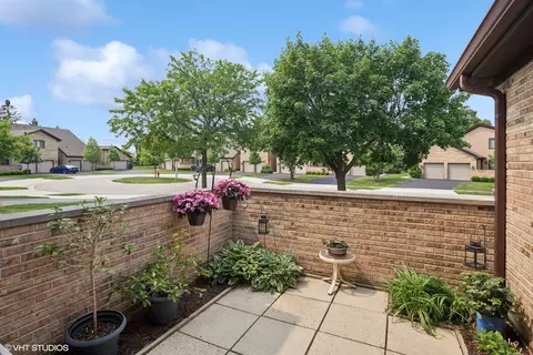 Exterior - 1709 Pebble Beach Ct, Hoffman Estates, IL 60169 photo 2 of 5