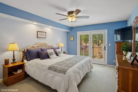 Bedroom - 1709 Pebble Beach Ct, Hoffman Estates, IL 60169 photo 1 of 2