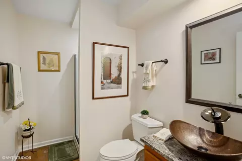 Bath - 1709 Pebble Beach Ct, Hoffman Estates, IL 60169 photo 2 of 4