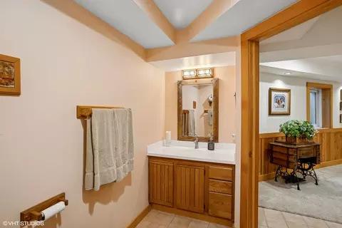 Bath - 1709 Pebble Beach Ct, Hoffman Estates, IL 60169 photo 4 of 4