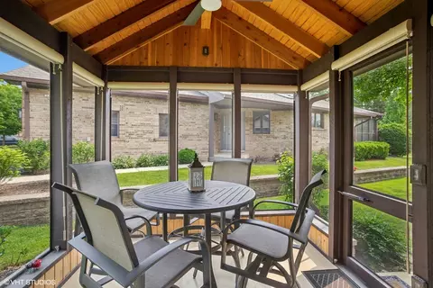 Exterior - 1709 Pebble Beach Ct, Hoffman Estates, IL 60169 photo 1 of 5