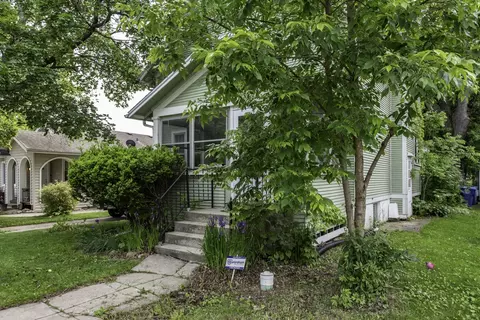 1502 Henry Pl, Waukegan, IL 60085