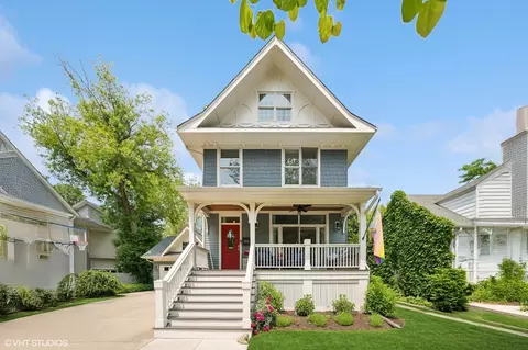 1706 Elmwood Ave, Wilmette, IL 60091
