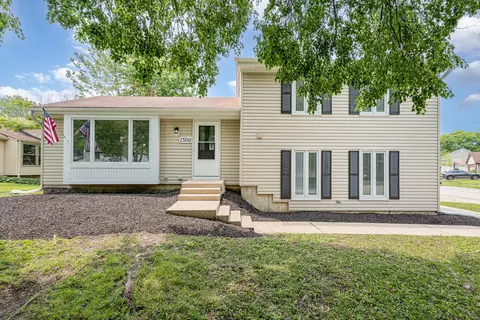 1500 Bunescu Ln, Buffalo Grove, IL 60089