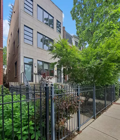 2645 N Burling St #1, Chicago, IL 60614