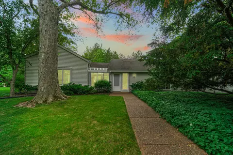 410 N Bradley Rd, Mettawa, IL 60045