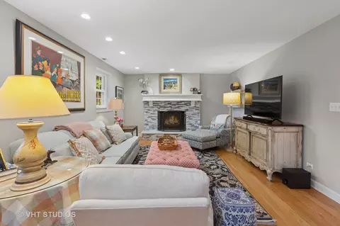 Living - 77 Flicker Ct, Naperville, IL 60565 photo 3 of 4